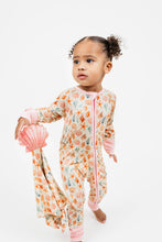 Load image into Gallery viewer, Emerson &amp; Friends - Sandy Seashells Beachy Bamboo Convertible Baby Pajamas (NB-24m)
